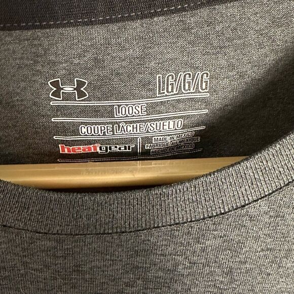 Under Armour Short Sleeve Moisture Wicking Shirt. Size Large - Picture 2 of 3